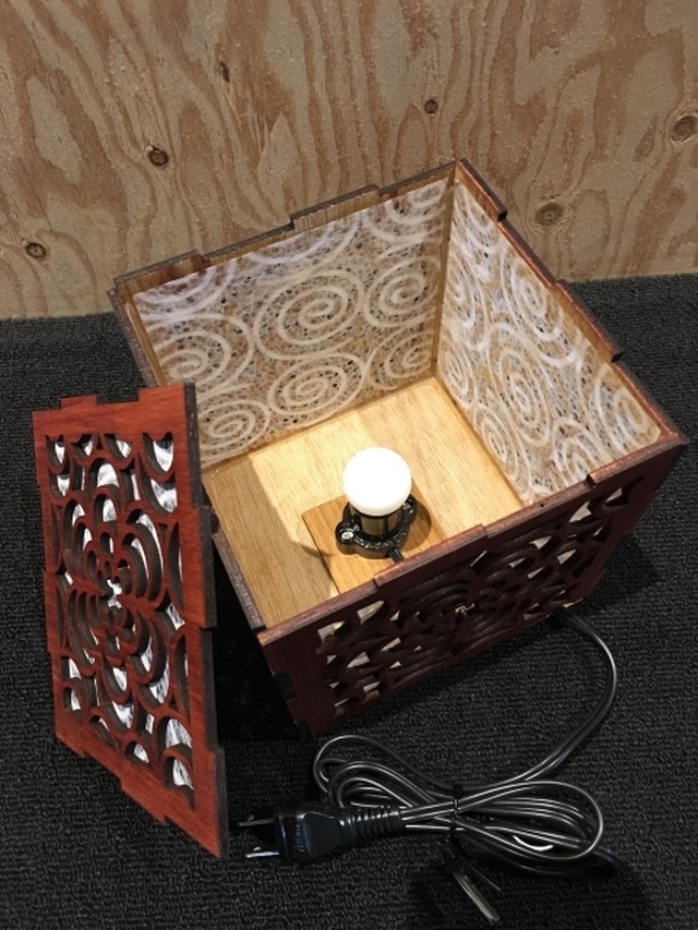 手作り木行燈 花模様 株式会社アールテック