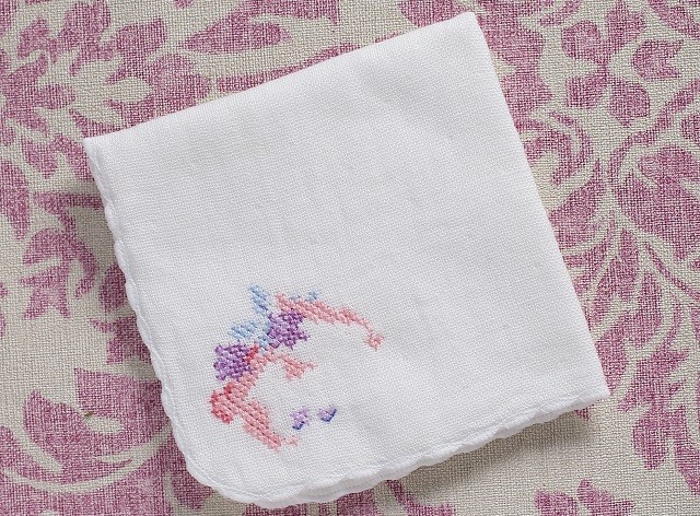 ｅ イニシャル刺繍入り今治タオルハンカチ 東松島ステッチガールズ