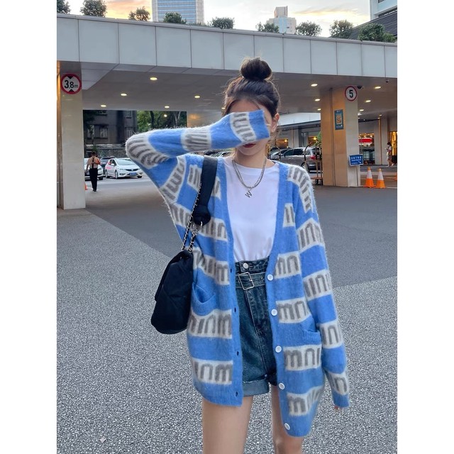 border blue knit