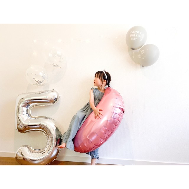 即納 ピンクのお月さまバルーン Happy Birthday To You文字入り バルーン コンフェッティ バルーン 誕生日飾り付け シンプル おしゃれ 女の子バースデー バースデーデコレーション Papa S Balloon