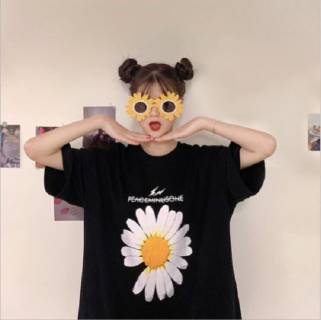 0274 Tシャツ フラワープリント レディース カットソー 半袖 花柄プリント 女性 大人 トップス カジュアル ゆったり 涼しい 夏服 春夏 きれいめ オシャレ 白 黒 丸首 アウトドア 柔らかい かわいい 着心地 サイズ M L Xl 着心地抜群 Tシャツ 半袖 花柄