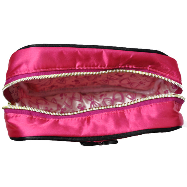 Barbie バービー サテン コスメポーチ フューシャピンク やっぱ女子力にはbarbieでしょ Cutebeauty