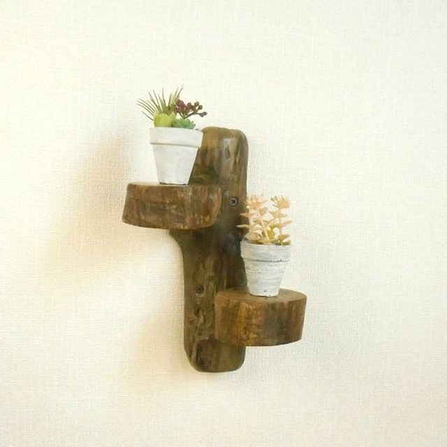 温泉流木 水墨画のような幹の流木にかわいい2つ丸太の花台ラック 壁掛け棚 ウォールラック 流木インテリア コロボックル工房
