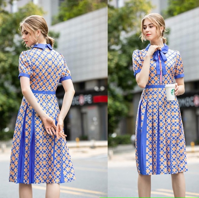 リボンタイ ワンピース 花柄 半袖 ひざ丈 フラワー プリント プリーツ 加工 ヨーロピアン リゾート 柄 ブルー ｘ オレンジ ボウタイ コーデ アパレルショップ Alan Smi C41 レディースファッション バッグ