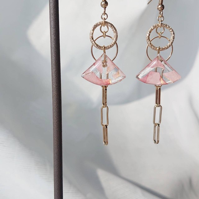 ピンク スワロフスキーの大人上品ゆらゆらイヤリング 町田ルミネ Cara Handmade