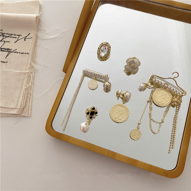〈インスタ映えシリーズ〉ヴィンテージメタルブローチ【vintage metal brooch】