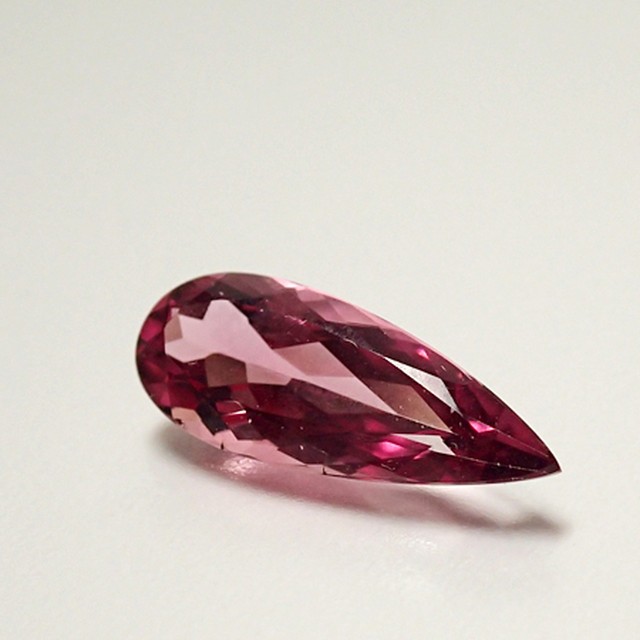 赤 ピンク 紫の宝石 Verdelite