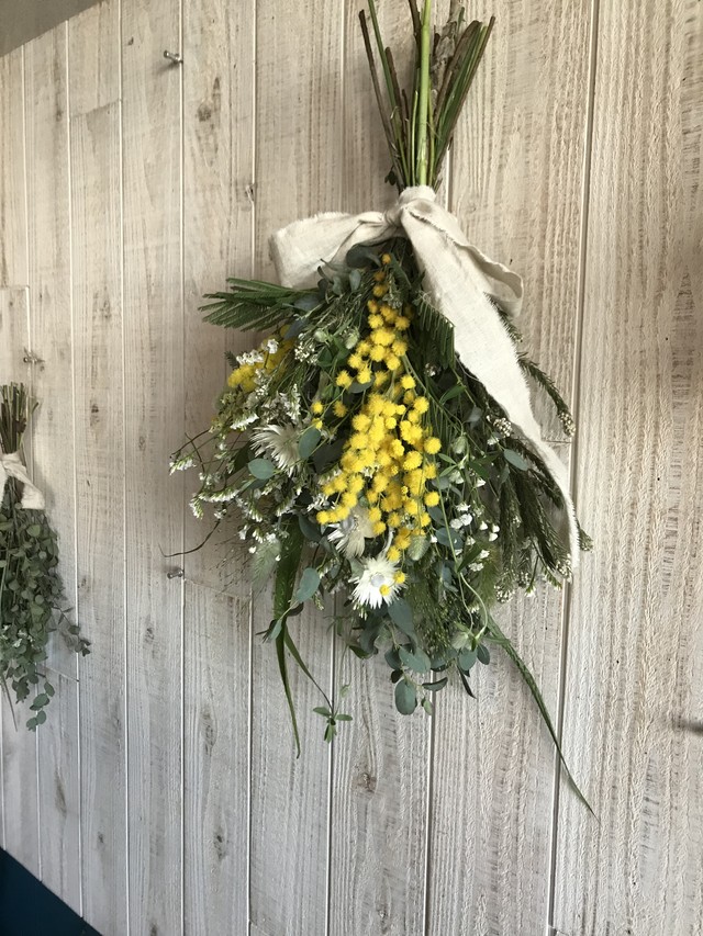 ミモザのスワッグ 花うさぎ Smokyflowers