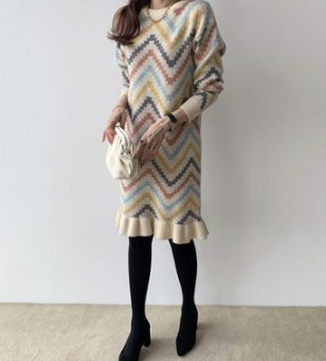 カラフル ジグザグボーダーワンピース レディース ニット ミディアム丈 フリル 可愛い クルーネック ゆったり フリーサイズ Aki0 Fulgeo