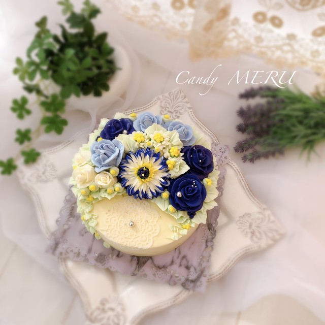 青いお花のリアルフラワーのフラワーケーキ チーズケーキ味 Candy Meru アニバーサリーケーキショップ