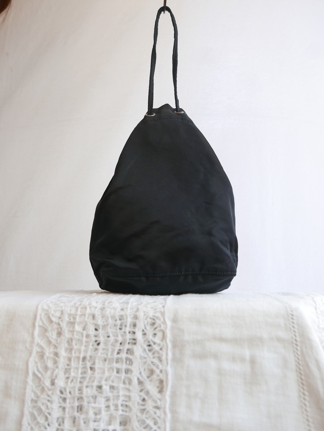 Prada 巾着ポーチ Carboots