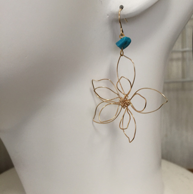 ワイヤーフラワーのピアス Dcatrry