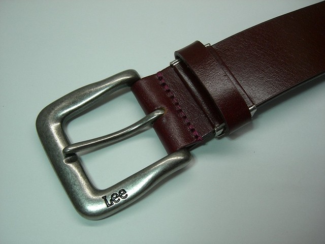 送料無料 Lee リー ブランド ベルト メンズ 高級感で 幅厚なしっかりした 牛革レザーに 大きめのバックルが カジュアルにｇｏｏｄ プレゼントにも最適 Wanderboy