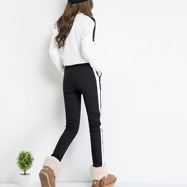 上下セット スウェット ジャージ ルームウェア スポーツウェア 部屋着 長袖 ゆったり 体型カバー 春 夏 秋 冬 ゆるカジ 可愛い 大人可愛い スポーティ シンプル レジャー アウトドア 運動 ダイエット ジム ジョギング ライン Rrn V0153 Otb Closet