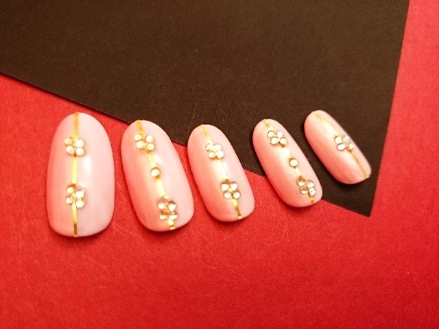 上品な縦ラインネイル Engrosse Nails エングロスネイル