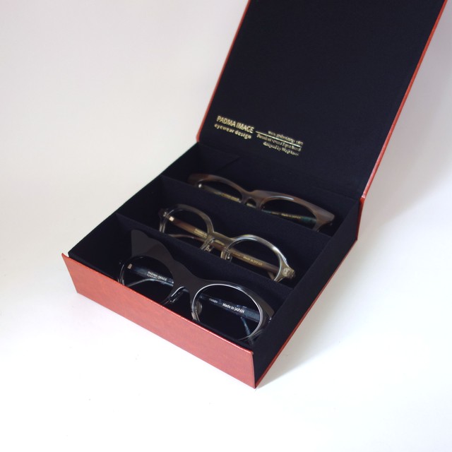 四角の眼鏡ケース ３本収納 折り畳みタイプ ブラウン Padma Image Eyewear Design