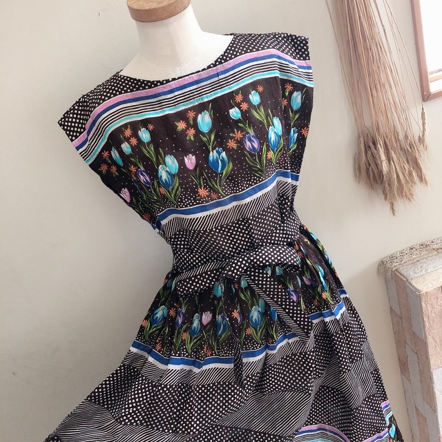 Japan Vintage チューリップ柄 焦げ茶色ワンピース Antique Pigmalian