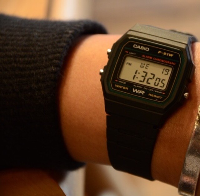 Casio デジタル腕時計 F91 チープカシオ 海外輸入品 大人気モデル 生活防水 アウトドア サバイバル スポーツ ウォッチ 新品 Mmmc