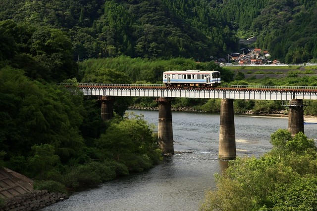 エリア 島根県 邑智郡 川本町産エゴマの醤油 島根県立大学共同開発 入店したら食の感動を 日本逸品百貨店