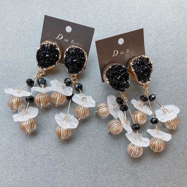 花びらとクリアゴールドラインビーズのじぐざぐ ピアス イヤリング Dua アクセサリーパーツショップ