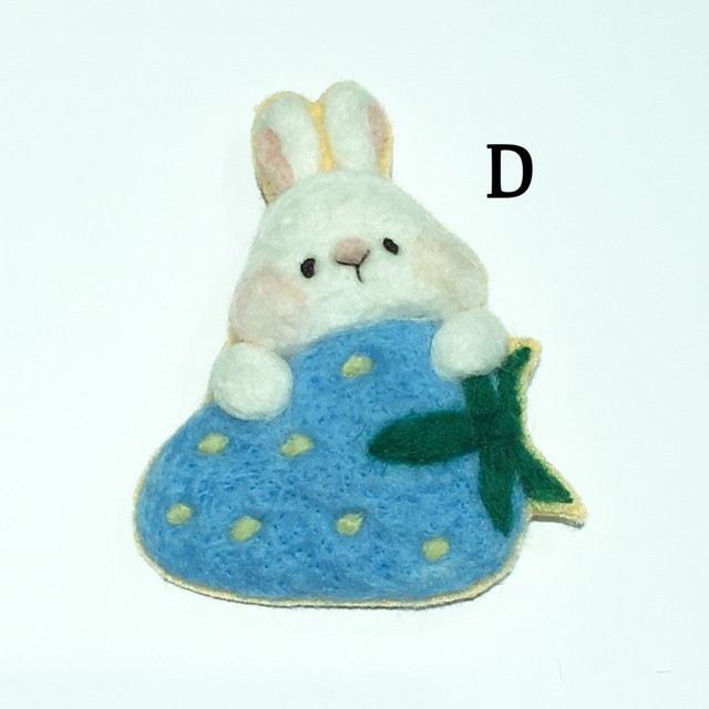 Yumiyan いちごお抱えうさぎさんブローチ 新宿店 ラビットデパートメント Rabbit Department うさぎ雑貨