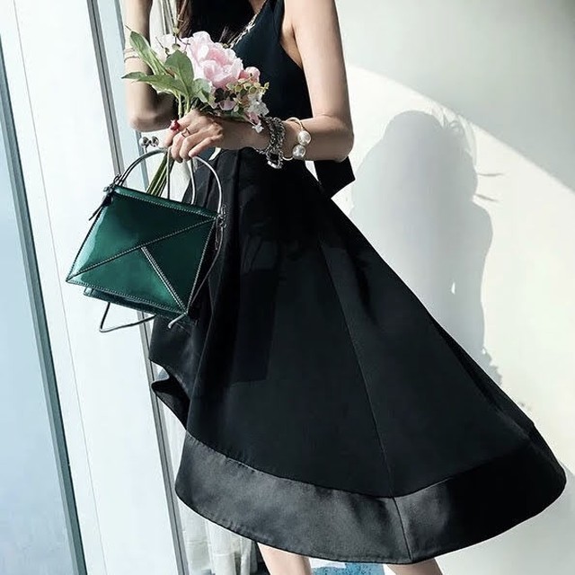 背中リボン アシンメトリーホルターネックブラックシフォンワンピース Liliana