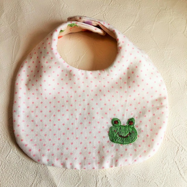 カエルの刺繍赤ちゃん用スタイ ベビースタイno 030 サクラ時間