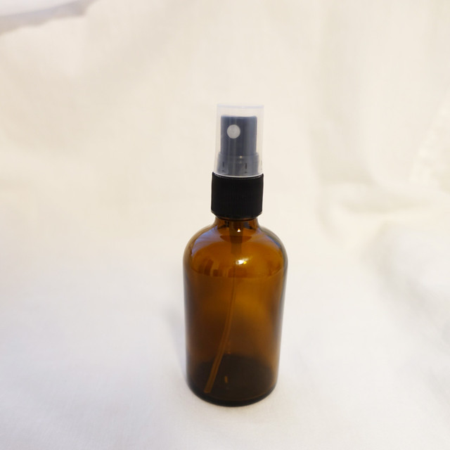 茶遮光 ガラススプレー容器 黒ノズル 30cc スプレーキャップ付 アロマ ハーブ スパイスの専門店 アロマリズム Aroma Rhythm