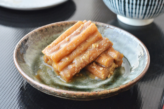 みそ漬ごぼう 蔵造りの味噌に漬け込んだお漬物の代表作です おばねや つけもの専門ショップ