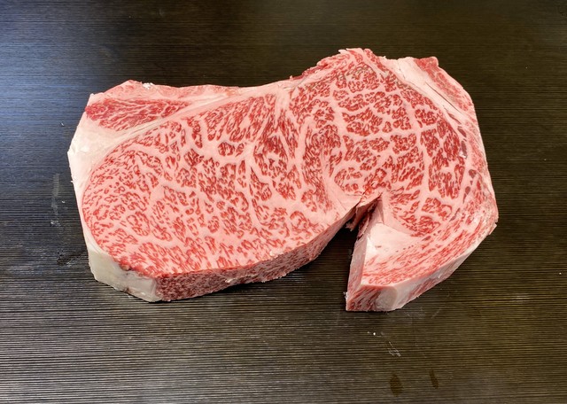 和牛の芸術品シリーズ 極上特選サーロインステーキ6,000円コース(一枚)約300g以上