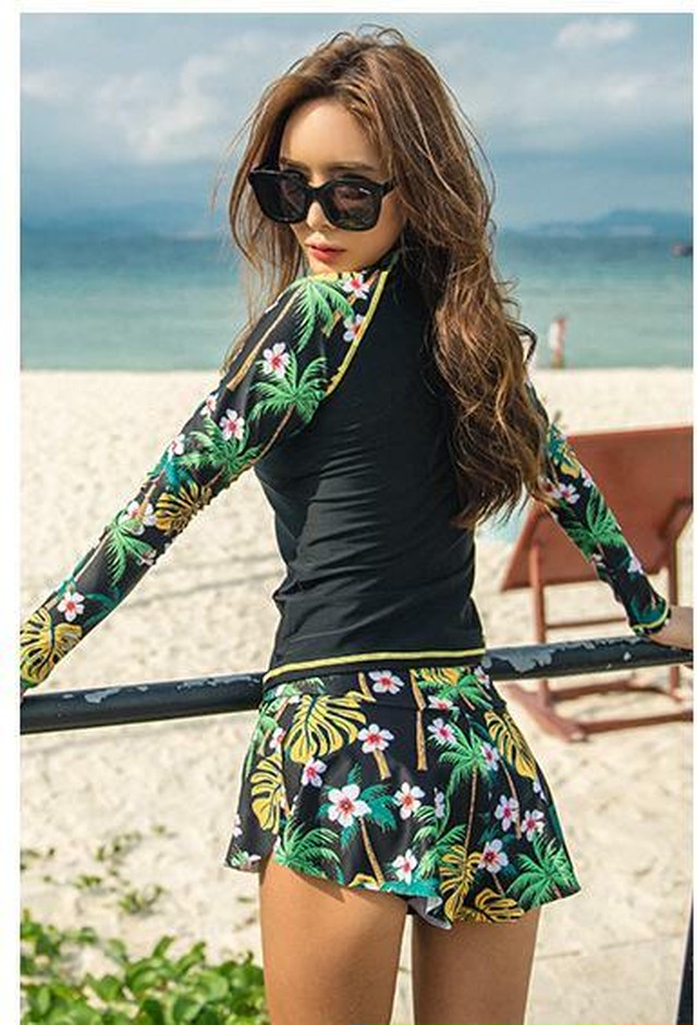 ラッシュガード 長袖 ショートパンツ 二点セット ボタニカル 日焼け対策 韓国水着 体型カバー 大人可愛い リゾート プール 海 夏 ブラック 黒 ネイビーブルー 韓国アパレル 通販サイト ネットショップ Amour