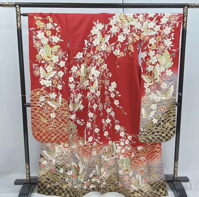 371 着物 振袖 正絹 赤 蝶文様 桜 梅 橘 154 5 164 5 着物屋ももゆり