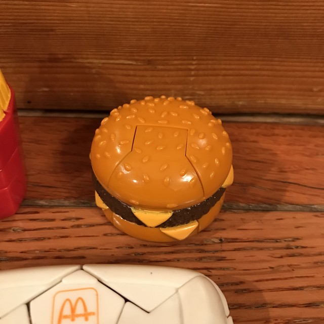 90 マクドナルドトイ マックディノ シリーズ全4種類コンプリートセット 変身ロボット チェンジャブルミールトイ ハッピーセットのおもちゃ Honey Antique ヴィンテージ アメリカン雑貨 アンティーク アメトイ インテリア小物 ミールトイのお店