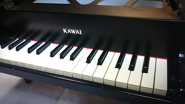 中古 Kawai ミニピアノ 黒 32鍵盤 おもちゃ楽器 Com