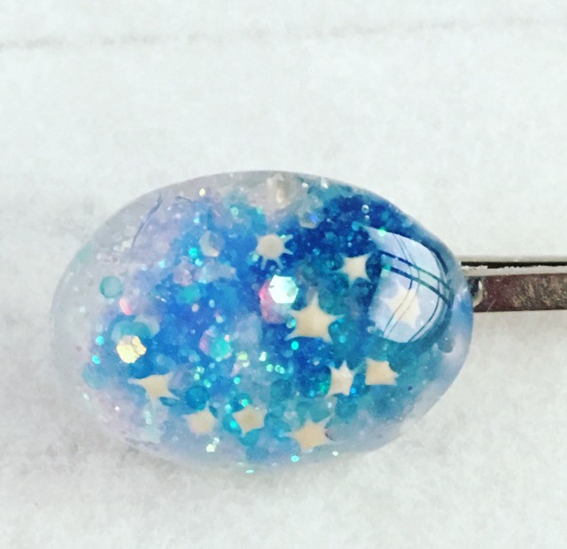 髪飾り ヘアピン レジン 星の砂 青 透明感 シルバーカラー Aqoobee Aqoobeezakka ハンドメイド ひとつのおくりもの