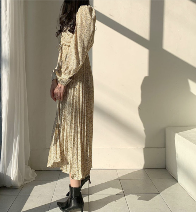 レトロ可愛い 小花柄 プリーツ ワンピース ワンピース レディース シフォン ミモレ丈 ロング スカート プリーツスカート Vネック 長袖 小花柄 ワンピ パフスリーブ プリーツ フレア エレガント キュート 大人可愛い シック 韓国ファッション 春 秋 代 30代 40代 送料