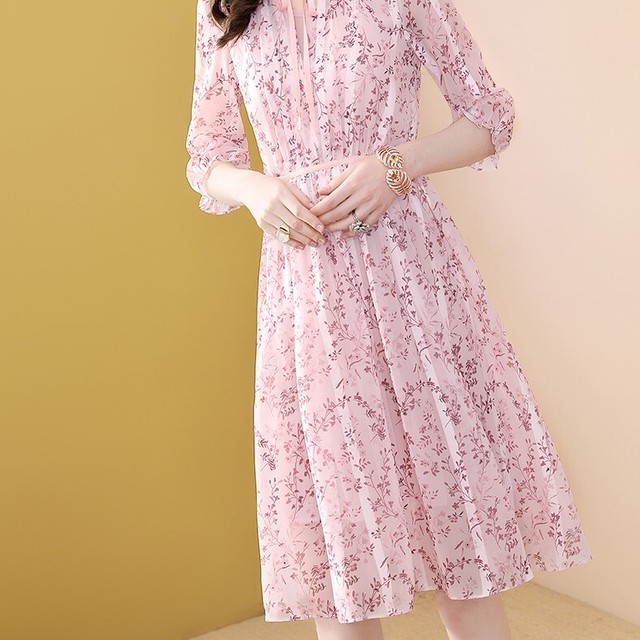 ワンピース ポリエステル ひざ丈 ひざ上丈 Vネック 七分袖 五分袖 花柄 Aライン プリーツ フレア リボンタイ 大人可愛い フェミニン ガーリー レトロ きれいめ 春秋 春夏 お出かけ デート 女子会 よそ行き イベント レディース ピンク Prism One プリズム ワン