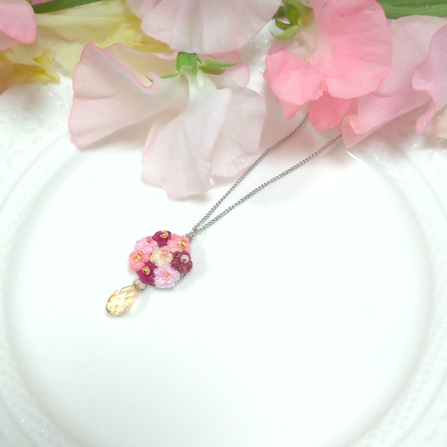 ふんわりお花畑のペンダント 大人かわいいピンクのアクセサリー Akiko Pink