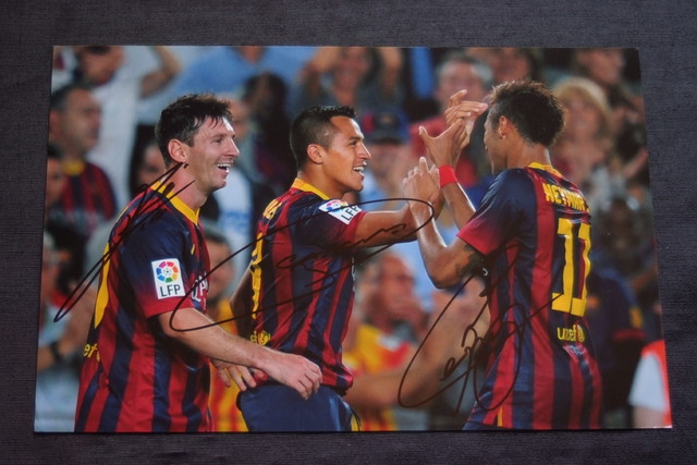 Messi Sanchez Neymar Signed Photo メッシ サンチェス ネイマールの直筆サイン入りカラー写真 Celebcity