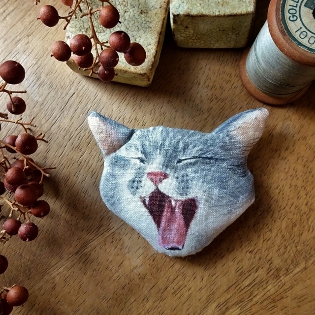 猫ブローチ 大あくびルナ Webshop 工房nona 猫ブローチ 大あくびルナ Webshop 工房nona