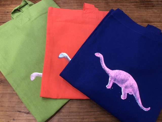 Goods 恐竜トートバッグ サーモンピンク 青 吉田和夏 Waka Yoshida 本屋しゃんのお店