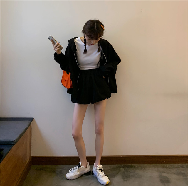 セットアップ 上下セット リラックスコーデ ワントーンコーデ ルームウェア パーカー ショートパンツ ショート丈パンツ ジャージ ツーピース 2点セット シンプル 無地 スポーティー リラックス カジュアル トレーニングウェア ランニング スポーティー 部屋着 韓国