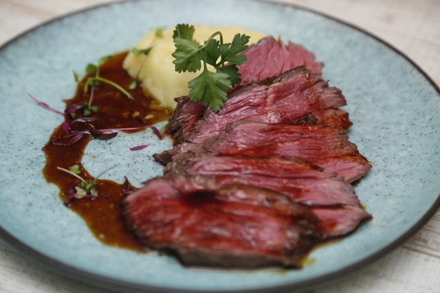 低温調理ローストビーフステーキ Bar Newjack