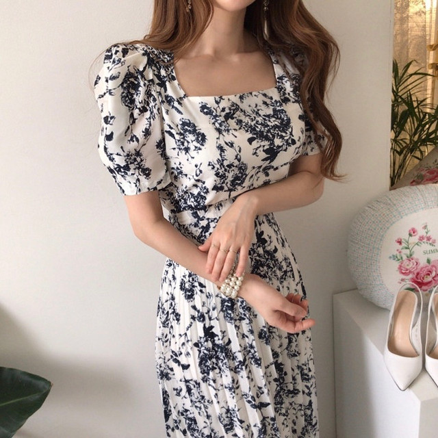 モノトーンパフスリーブ花柄ワンピース