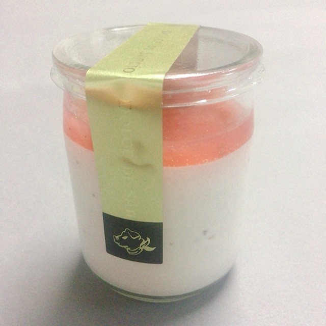 苺のレアチーズプリン