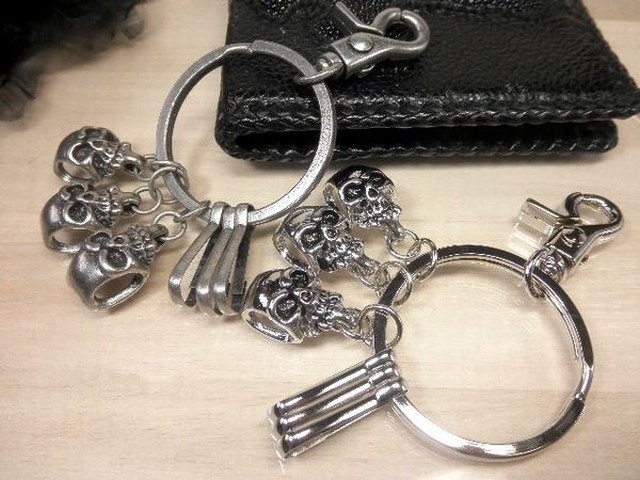 キーホルダー キーリング ファッション小物 メンズファッション トリプルスカル下がり Rock系 立体スカル ウォレットチェーン Mens Necklace Brace Chorker 3011 Tre Fiore