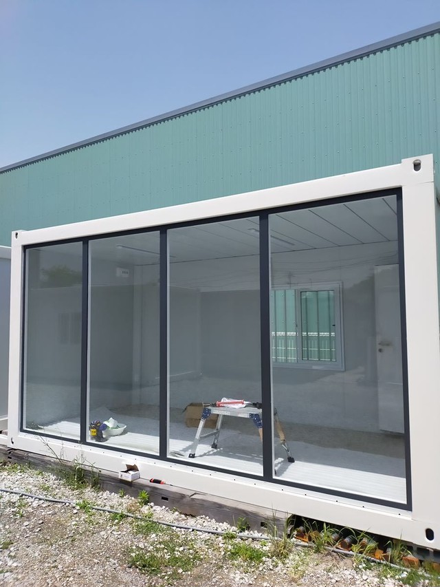 ユニットハウス 45型 3坪 ガラス張り コンテナハウス 倉庫 仮部屋 店舗 プレハブ Zouhouse ユニットハウス