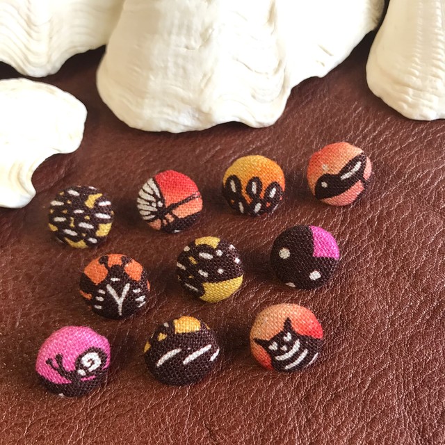 くるみボタン 13mm 10 紅型デザイン 琉球の森 赤グラデーション Gruppo 石垣島 気仙沼