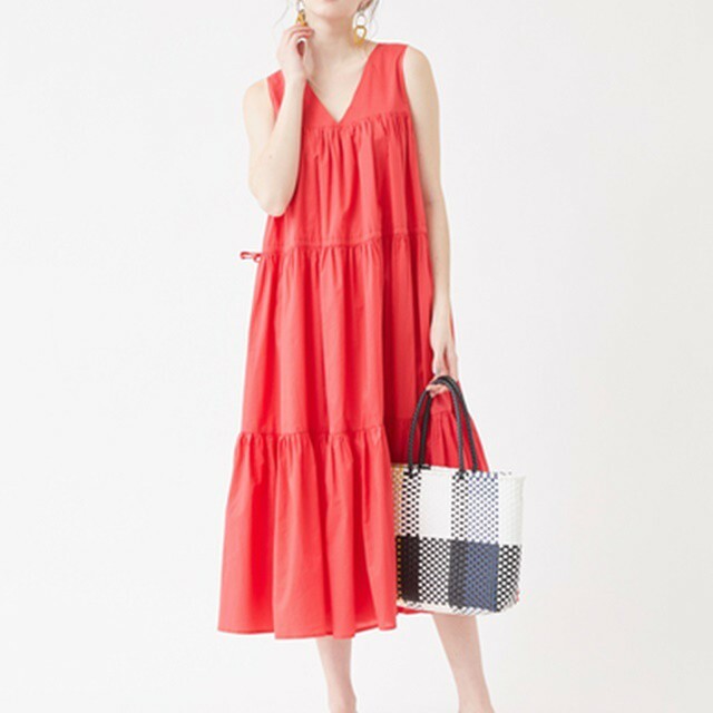 ティティベイト Titivate 近藤千尋着用 ティアードノースリーブリラックスワンピース ふくふくの木