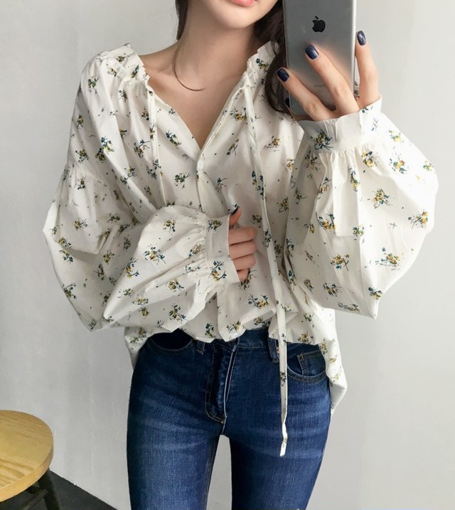 オフショルダー トップス 花柄 ブラウス 小花柄 フェミニン 清楚 ガーリー カジュアル 長袖 ボリューム袖 パフスリーブ ルーズシルエット 韓国 オルチャン 韓国ファッション 新作 春夏 春 夏 Ut 502 Musubi Me 韓国 オルチャン レディースファッションのお店